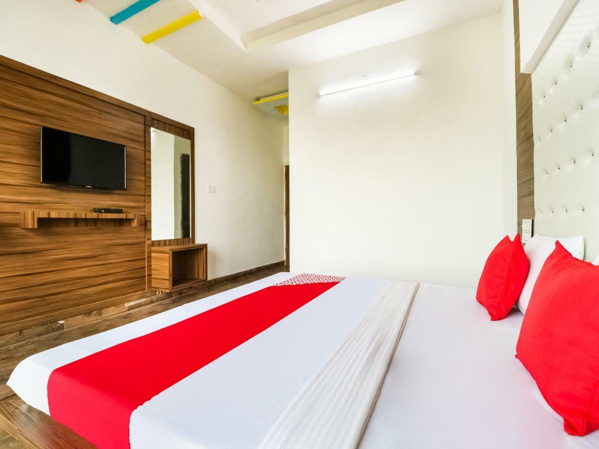 Oyo 47630 Grand Villa Moga Exterior foto